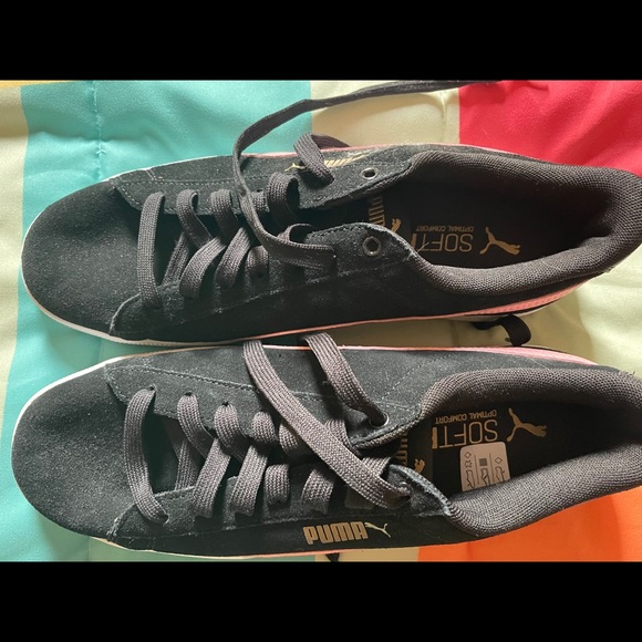 Ladies soft gel Pumas 9.5 size - Picture 3 of 3